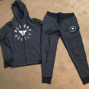 New never worn UA Project Rock sweat suit size XL top and bottom